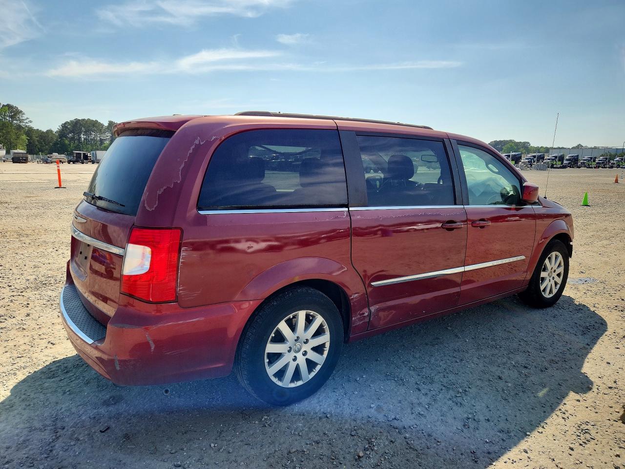 CHRYSLER TOWN & COUNTRY 2015 — 4