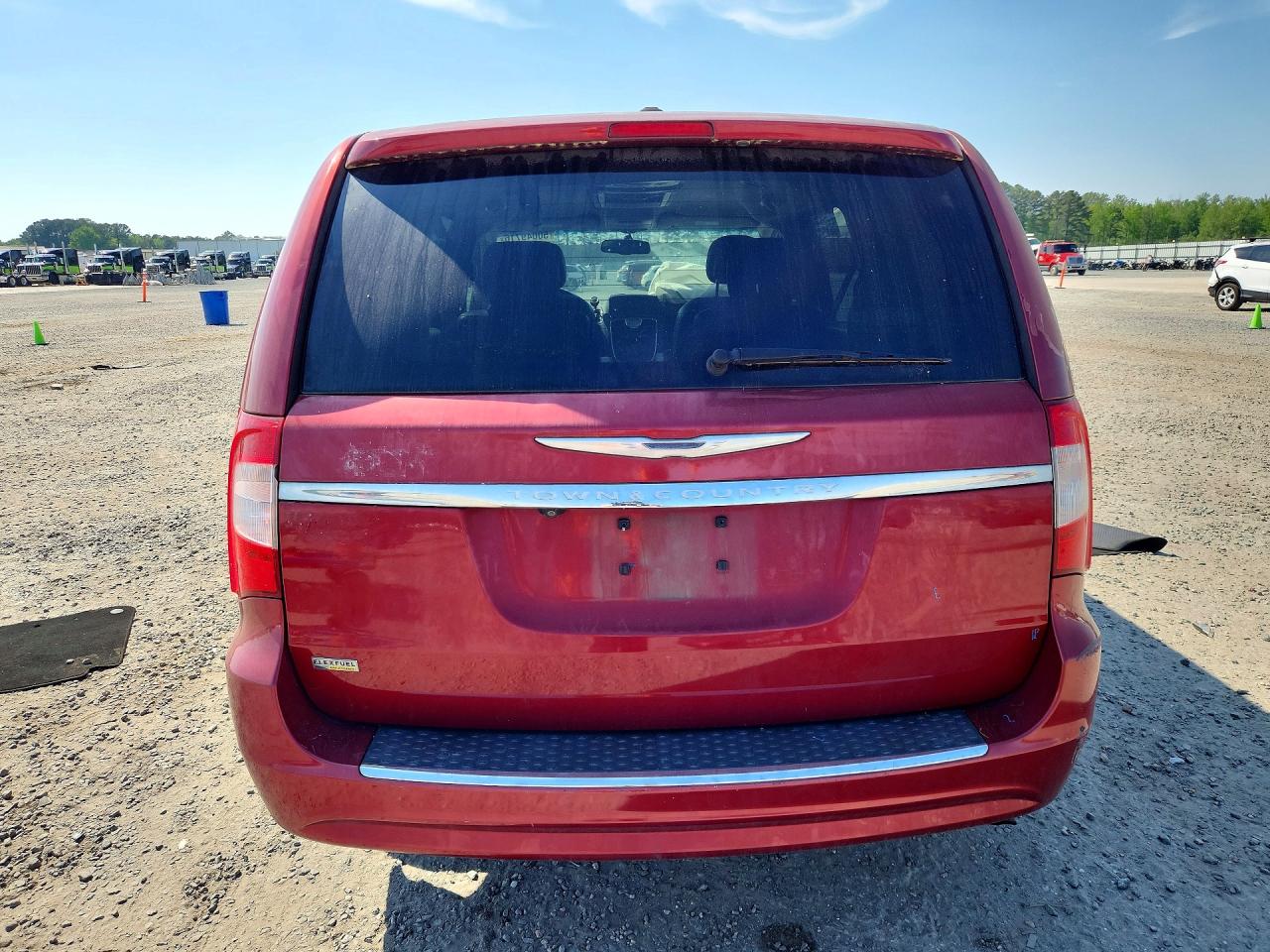 CHRYSLER TOWN & COUNTRY 2015 — 7