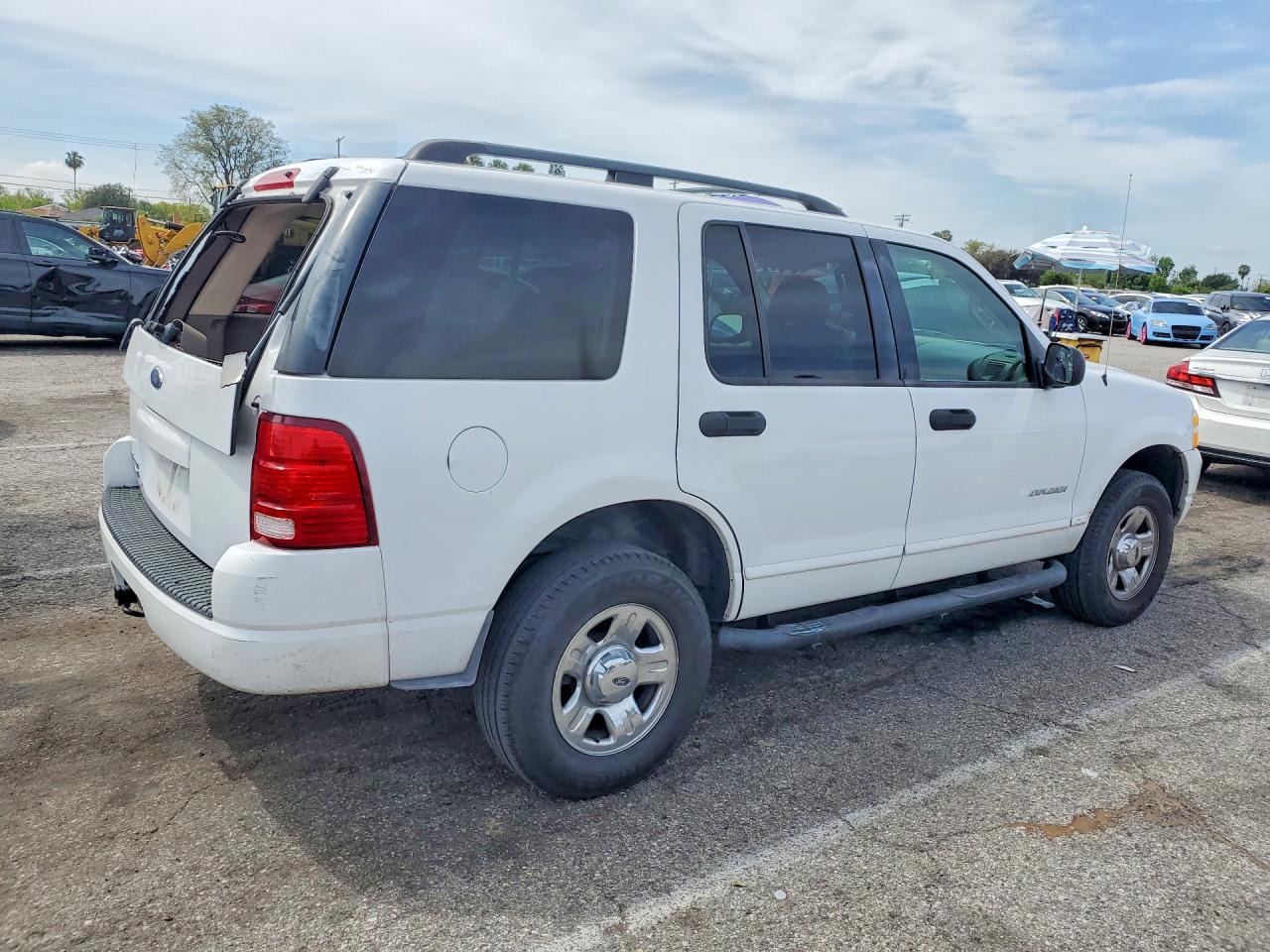 FORD EXPLORER 2004 — 4