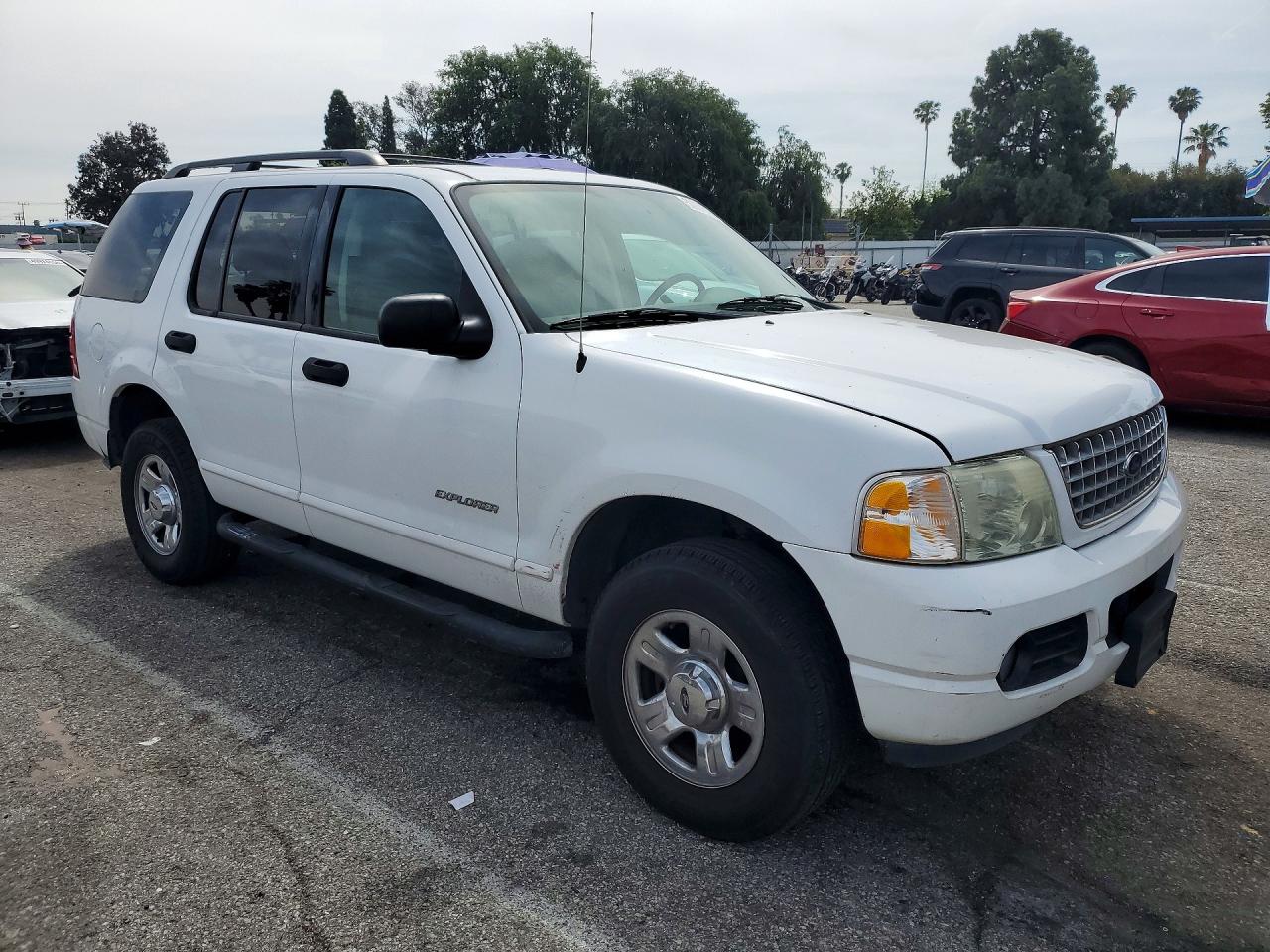 FORD EXPLORER 2004 — 5