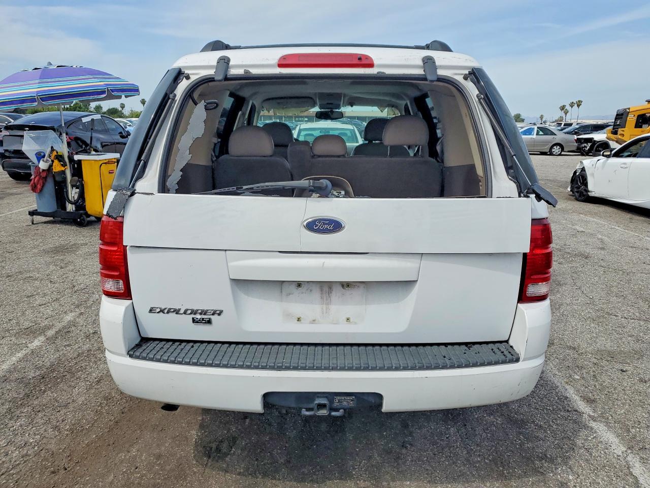 FORD EXPLORER 2004 — 7