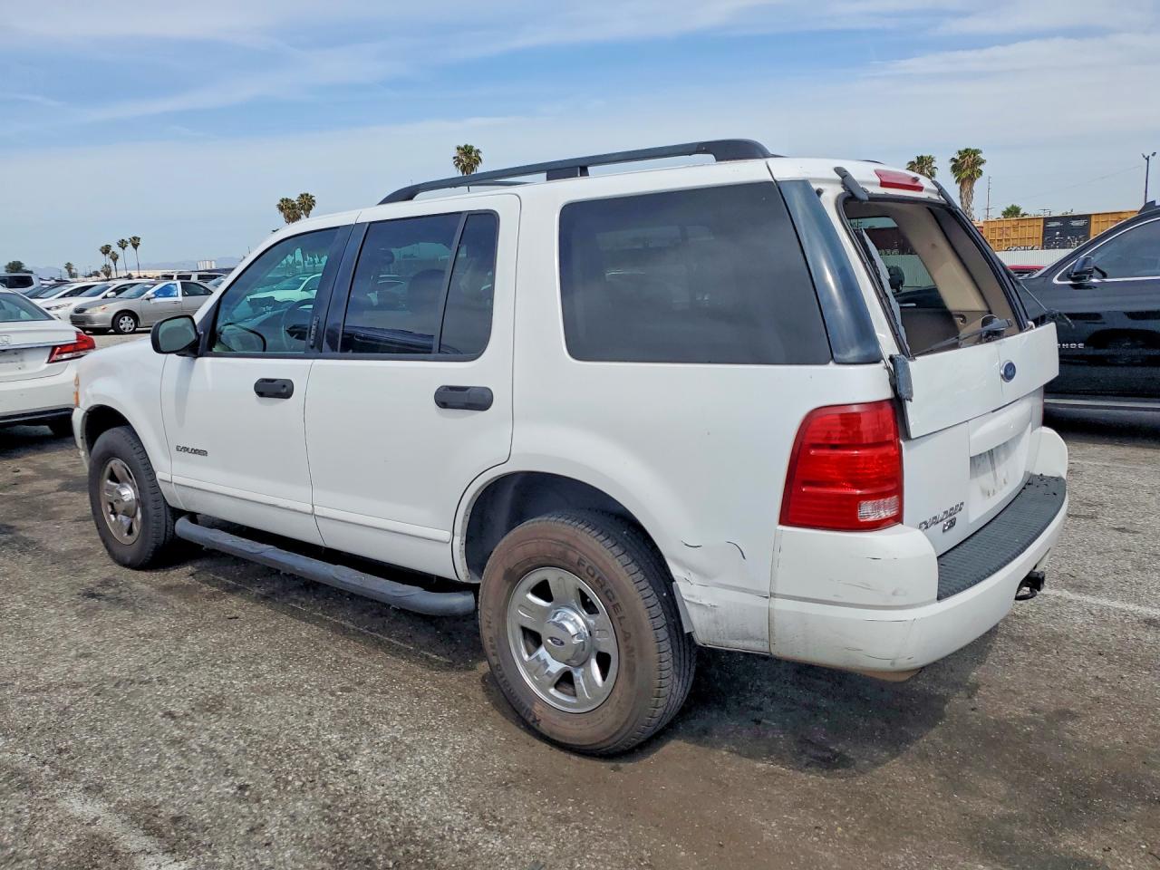 FORD EXPLORER 2004 — 3