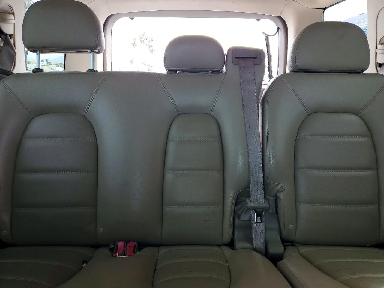 FORD EXPLORER 2004 — 11