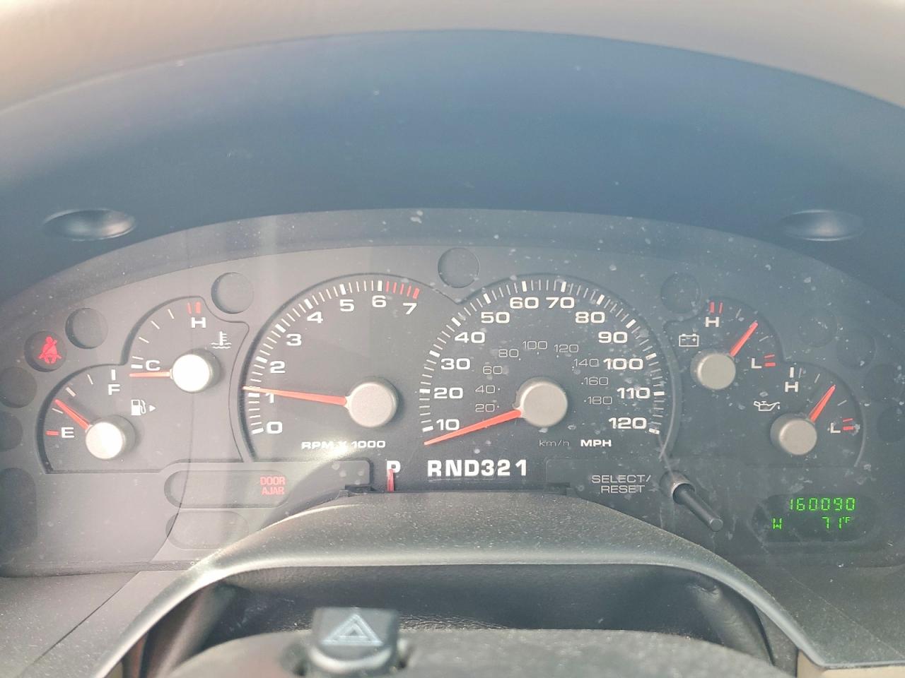 FORD EXPLORER 2004 — 10