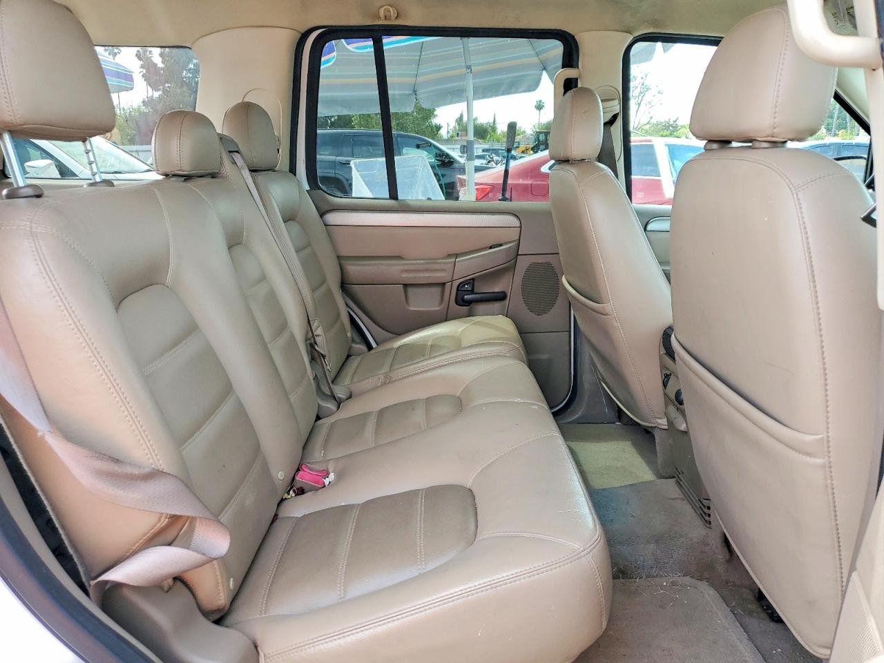 FORD EXPLORER 2004 — 12