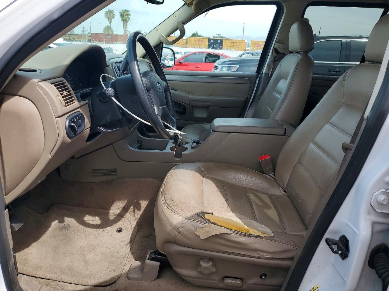 FORD EXPLORER 2004 — 8