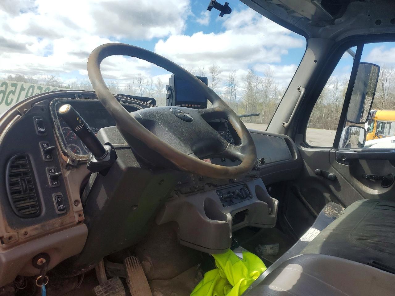 FREIGHTLINER M2 2011 — 6