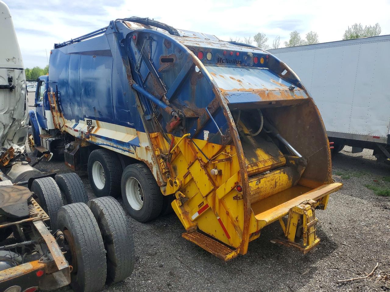 FREIGHTLINER M2 2011 — 4