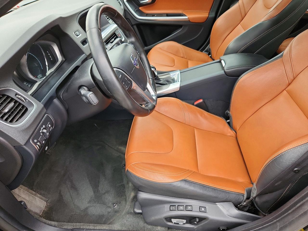 VOLVO S60 2015 — 8