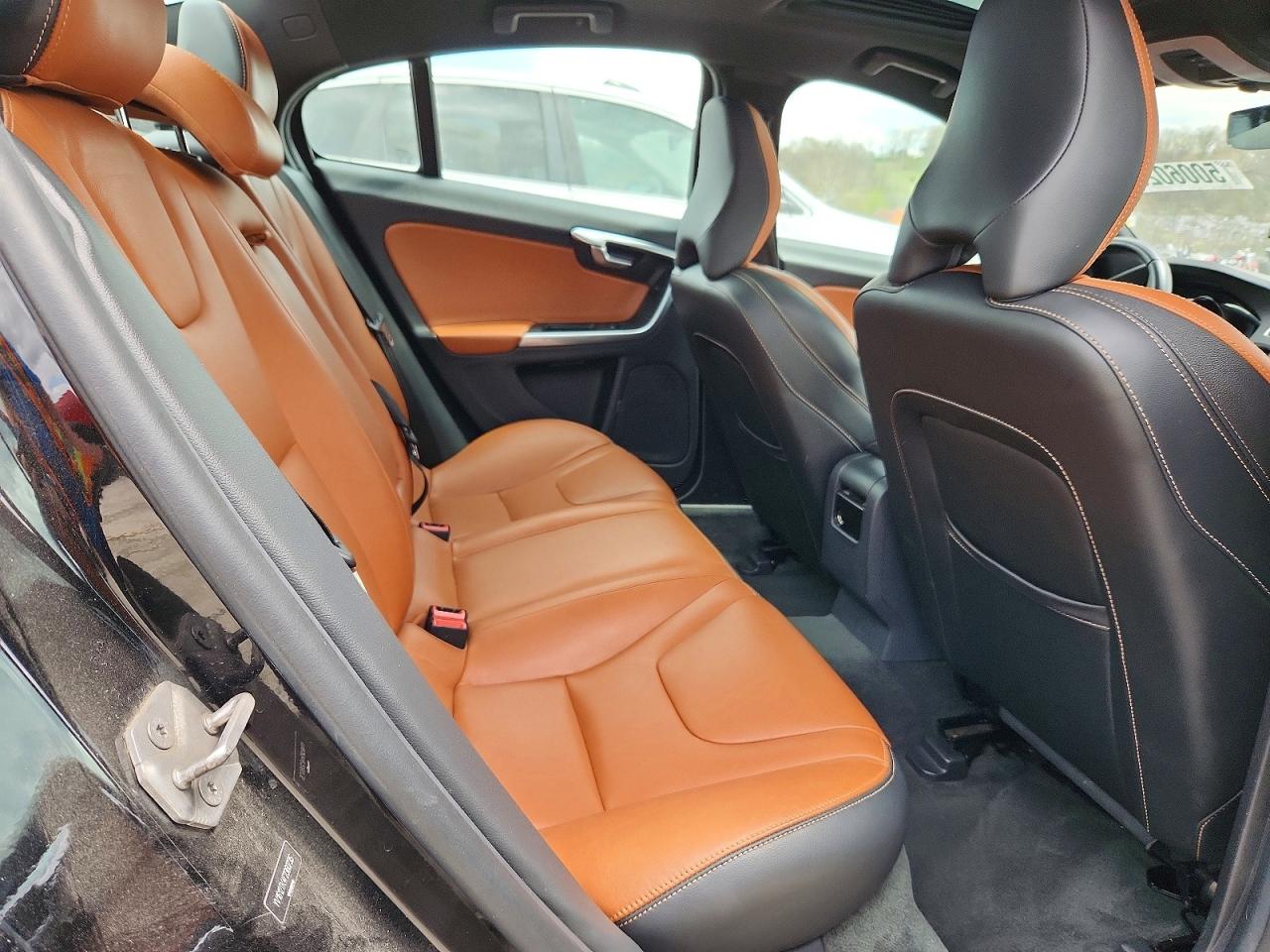 VOLVO S60 2015 — 11