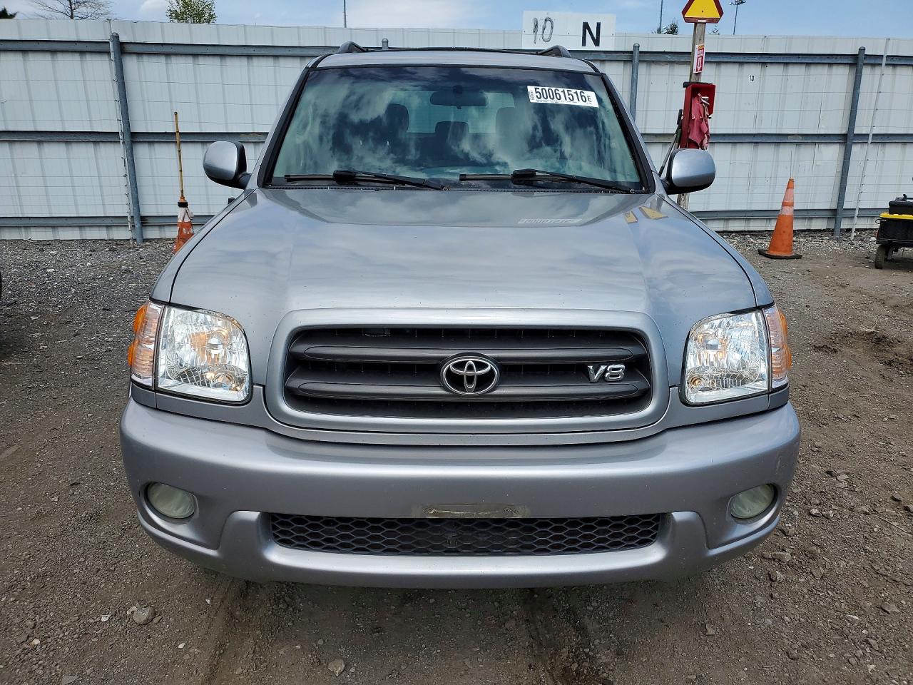 TOYOTA SEQUOIA 2002 — 6