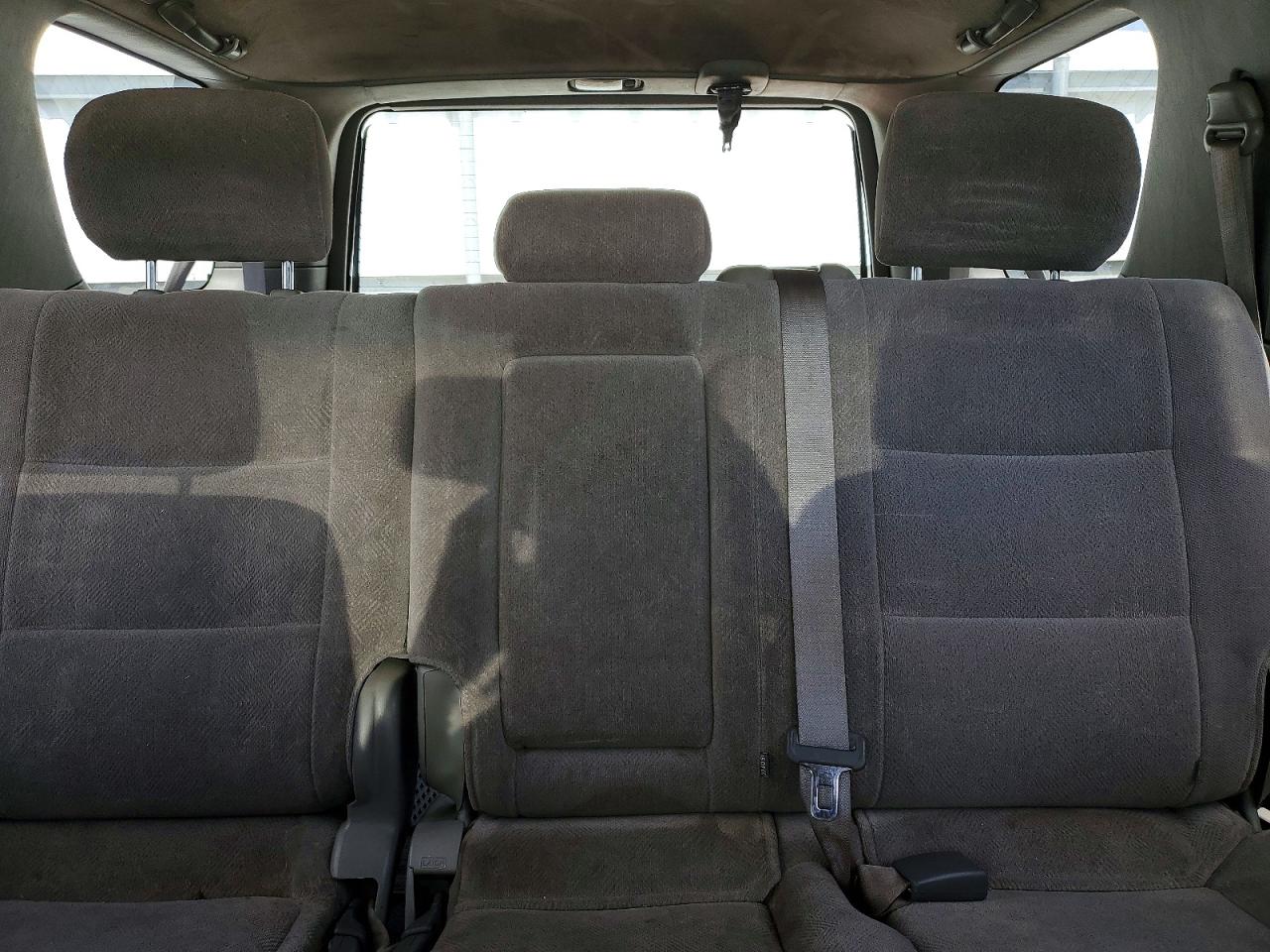 TOYOTA SEQUOIA 2002 — 11