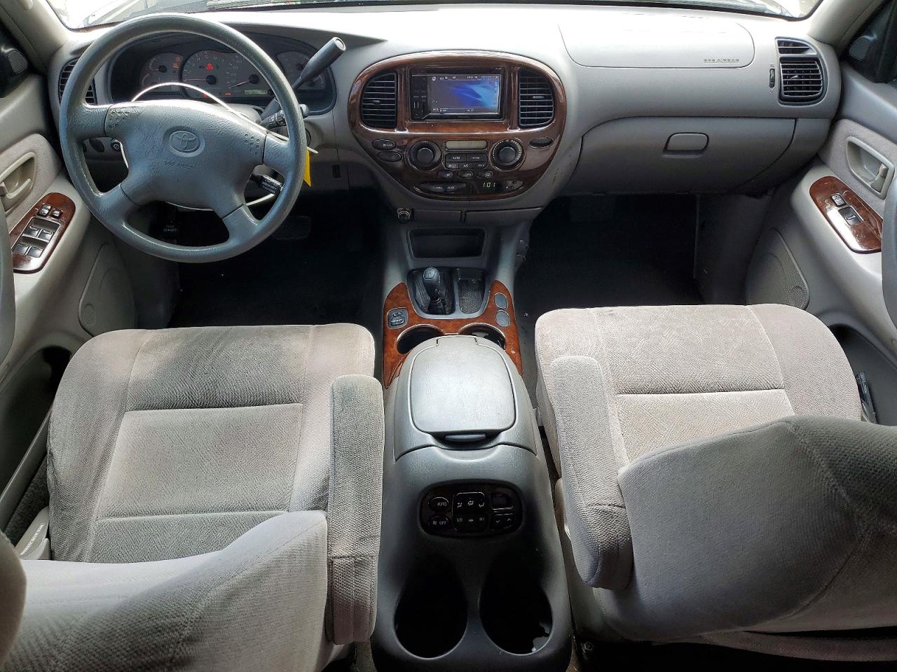 TOYOTA SEQUOIA 2002 — 9