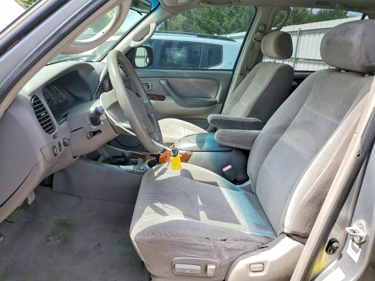 TOYOTA SEQUOIA 2002 — 8
