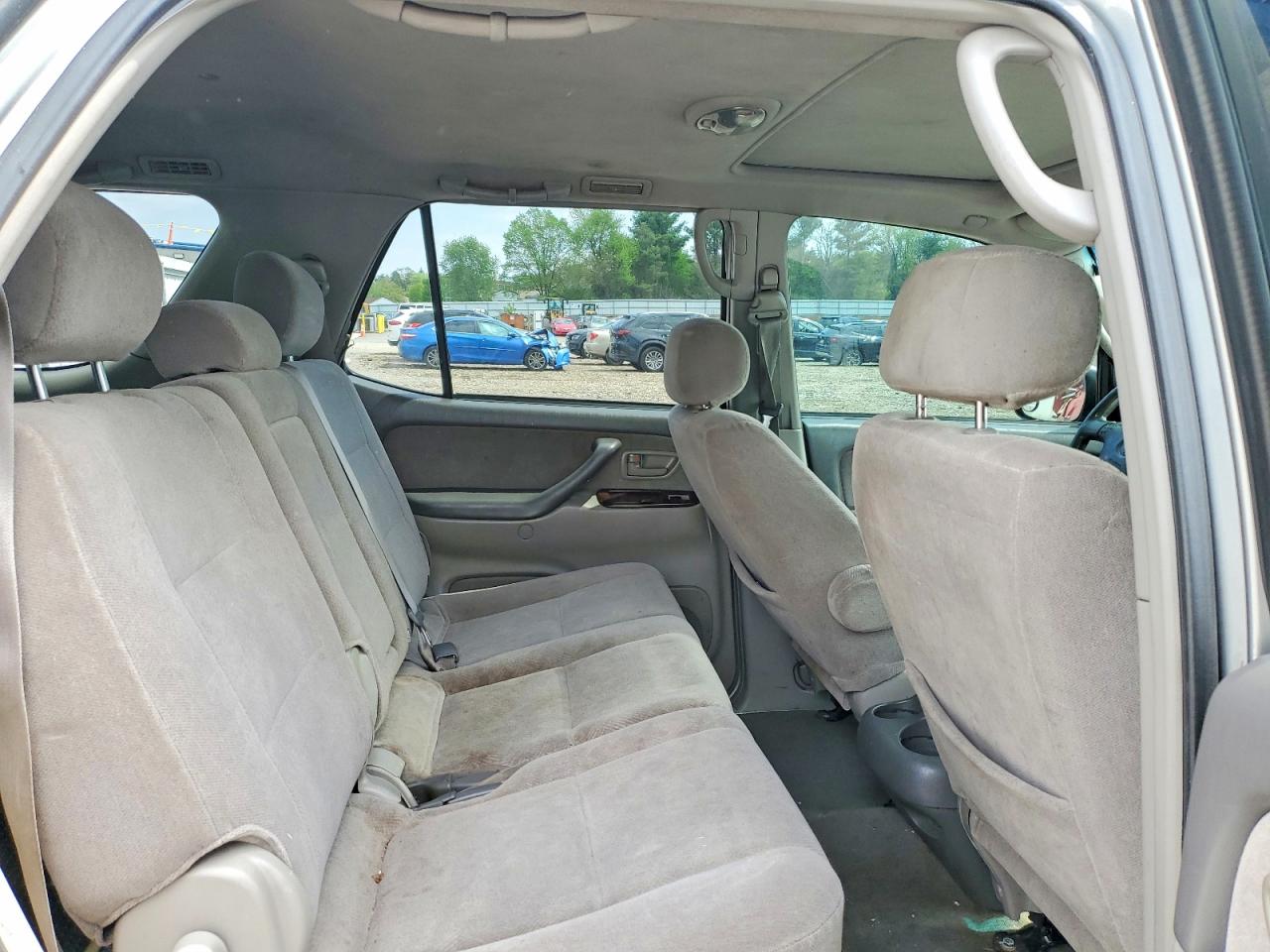 TOYOTA SEQUOIA 2002 — 12