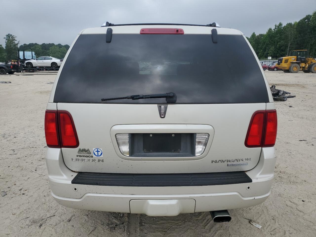 LINCOLN NAVIGATOR 2005 — 7