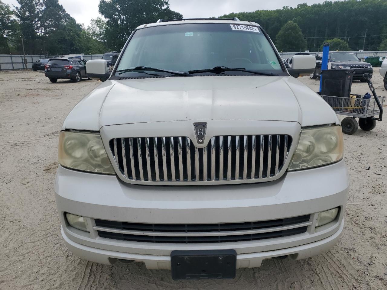 LINCOLN NAVIGATOR 2005 — 6
