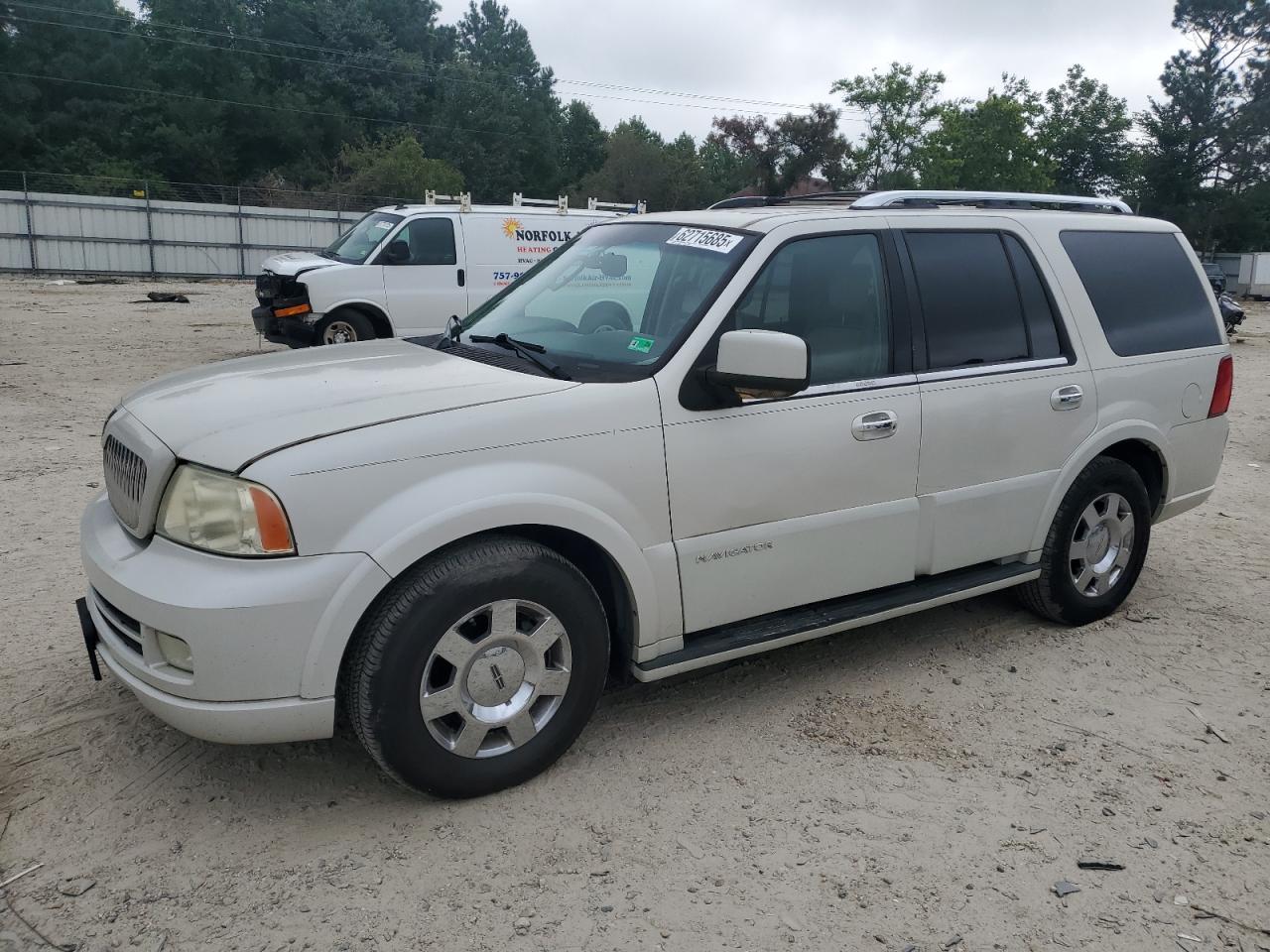 LINCOLN NAVIGATOR 2005 — 2