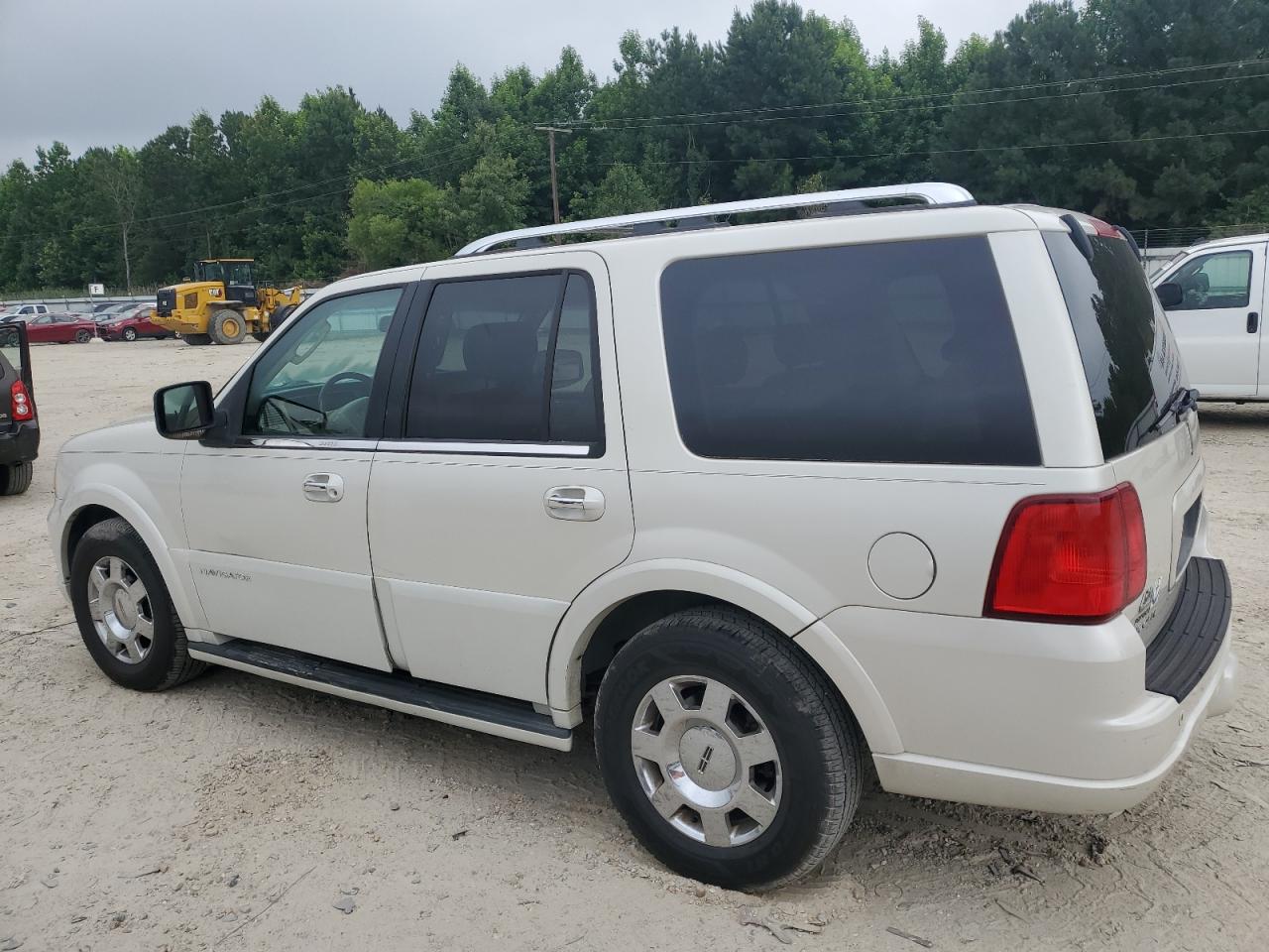 LINCOLN NAVIGATOR 2005 — 3