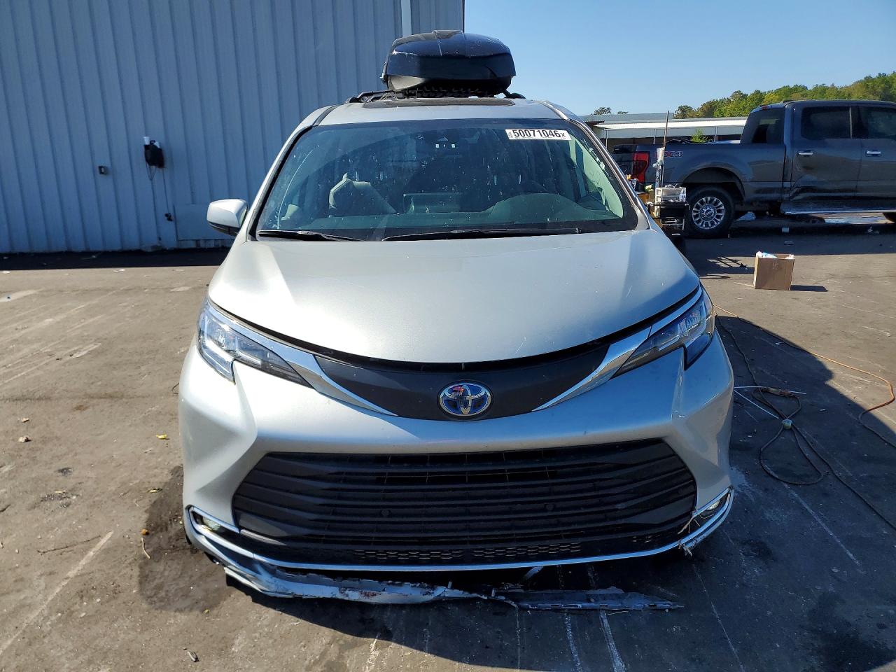 TOYOTA SIENNA 2023 — 6