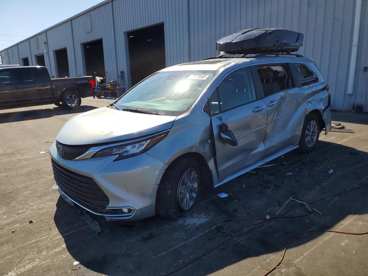 TOYOTA SIENNA 2023 — 2