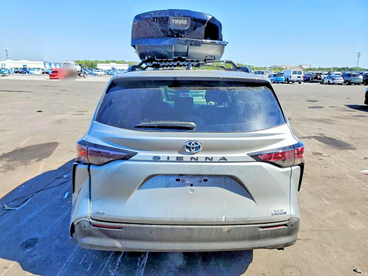 TOYOTA SIENNA 2023 — 7