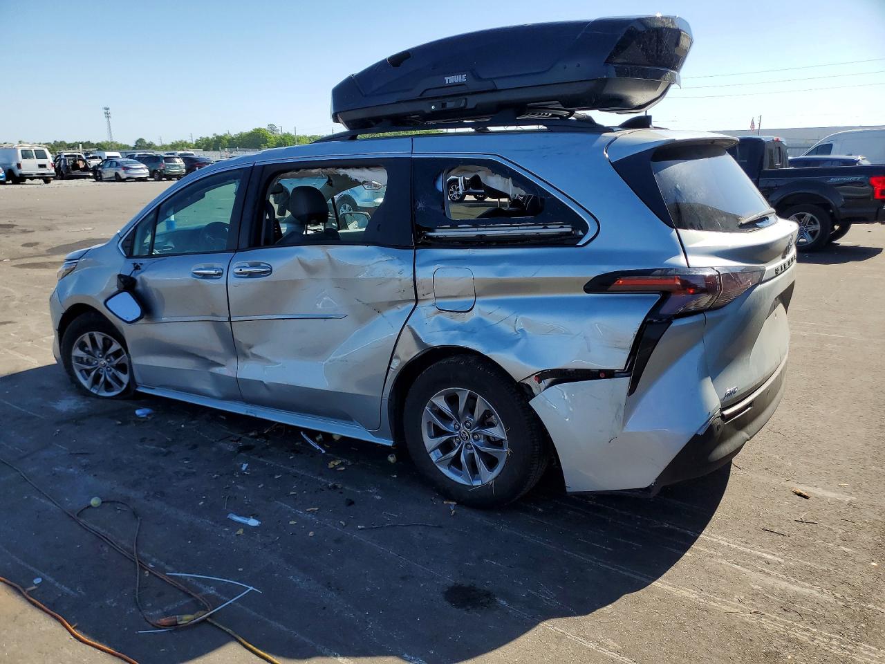 TOYOTA SIENNA 2023 — 3