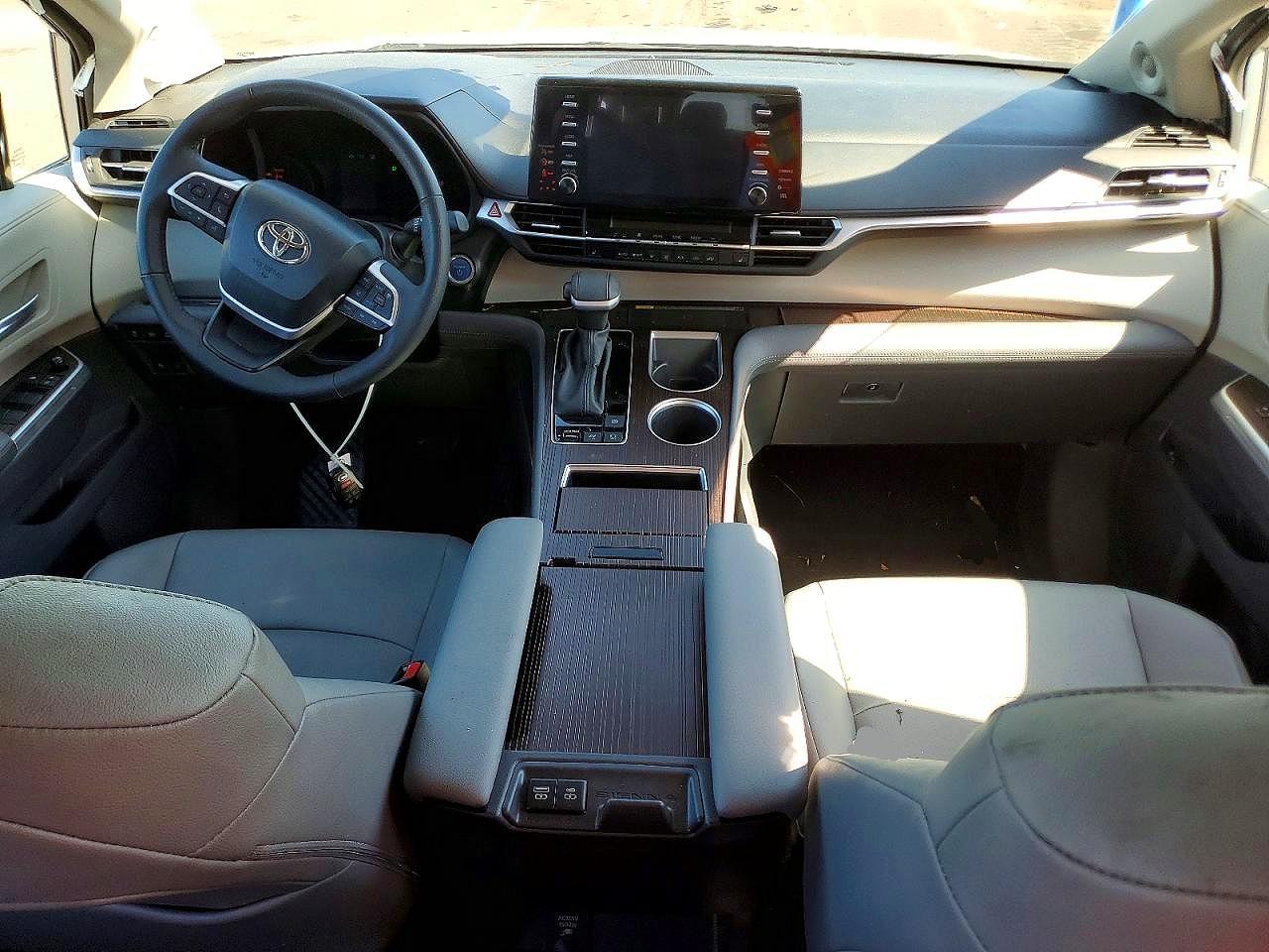 TOYOTA SIENNA 2023 — 9