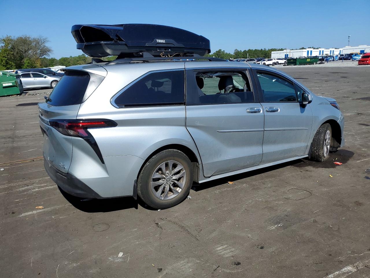 TOYOTA SIENNA 2023 — 4