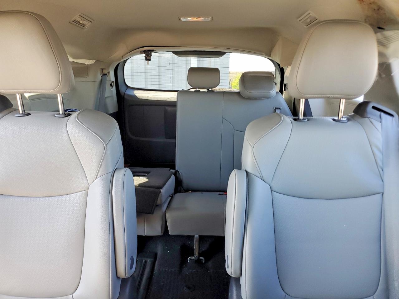 TOYOTA SIENNA 2023 — 11