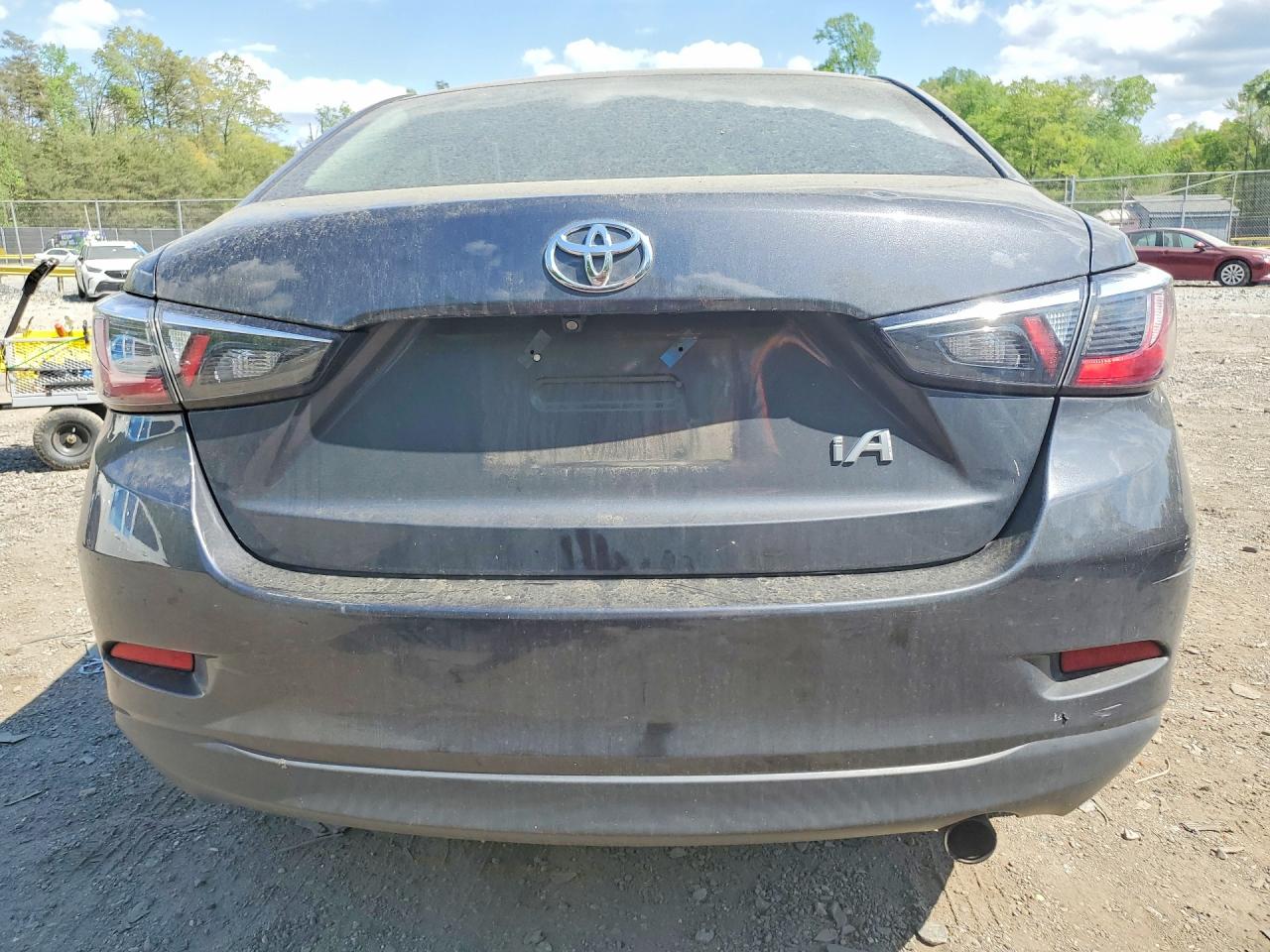 TOYOTA YARIS 2017 — 7