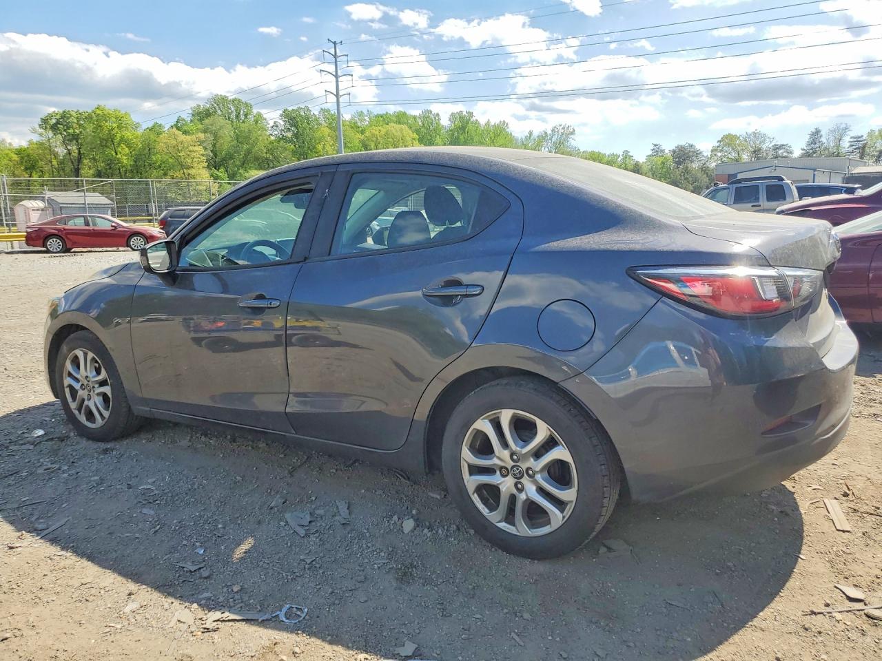 TOYOTA YARIS 2017 — 3