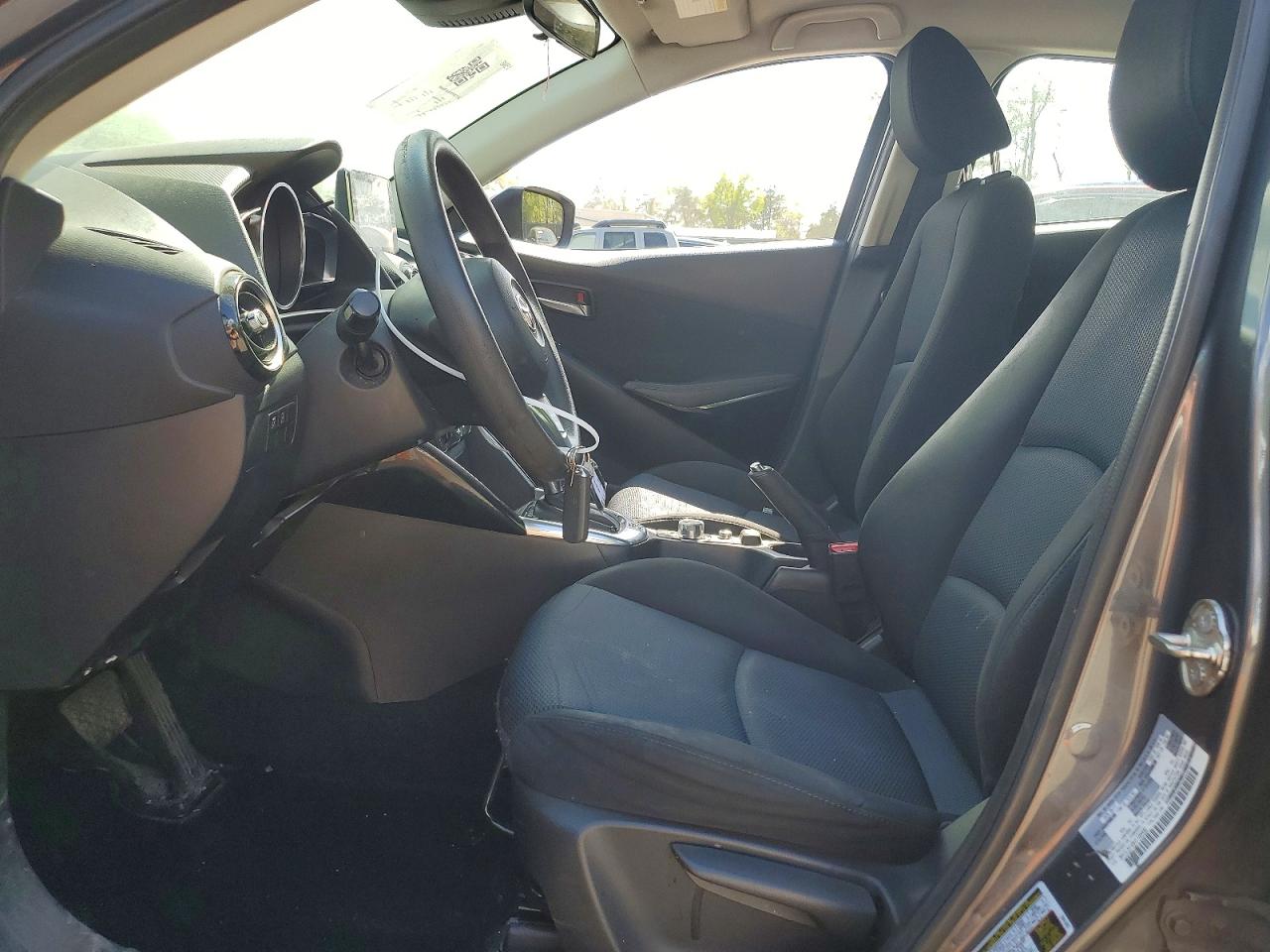 TOYOTA YARIS 2017 — 8