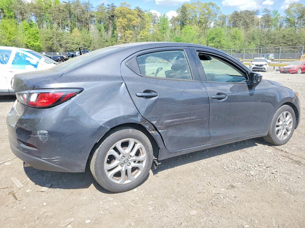 TOYOTA YARIS 2017 — 4
