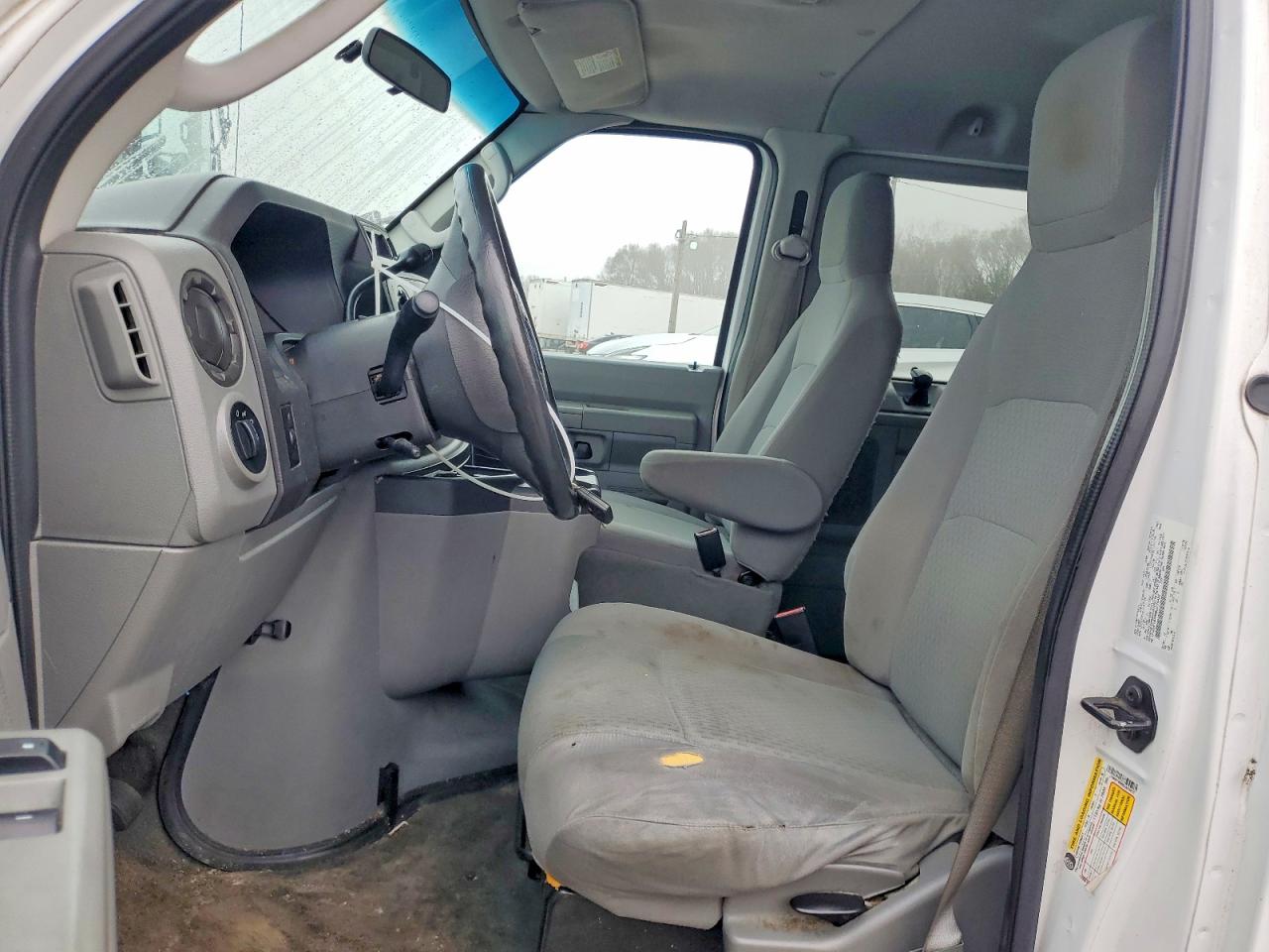 FORD ECONOLINE 2011 — 8