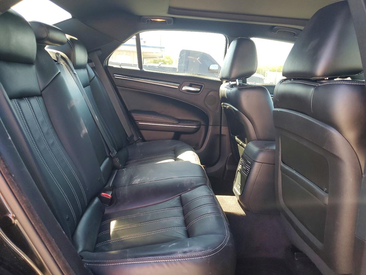CHRYSLER 300 2017 — 11