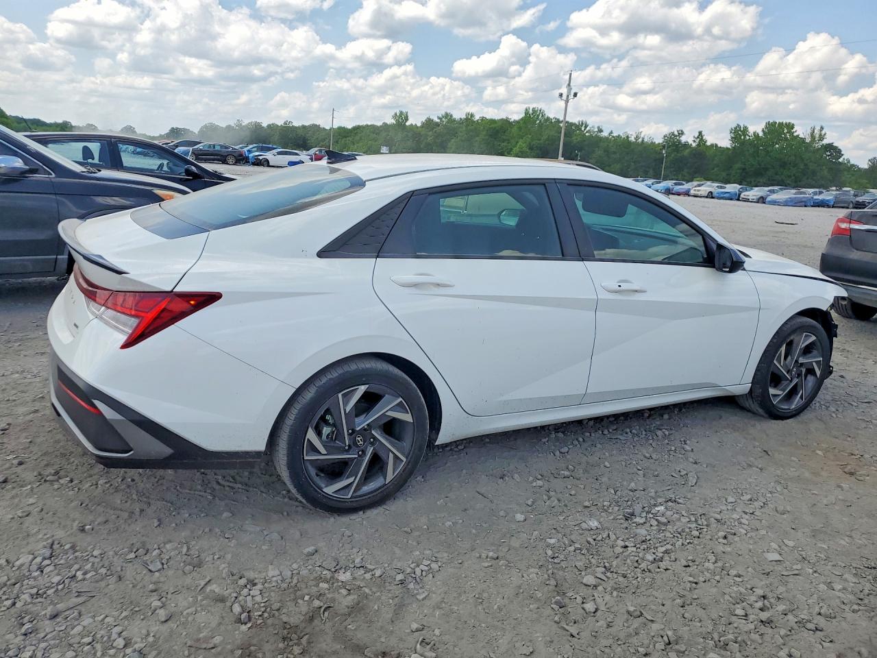 HYUNDAI ELANTRA HYBRID 2025 — 4