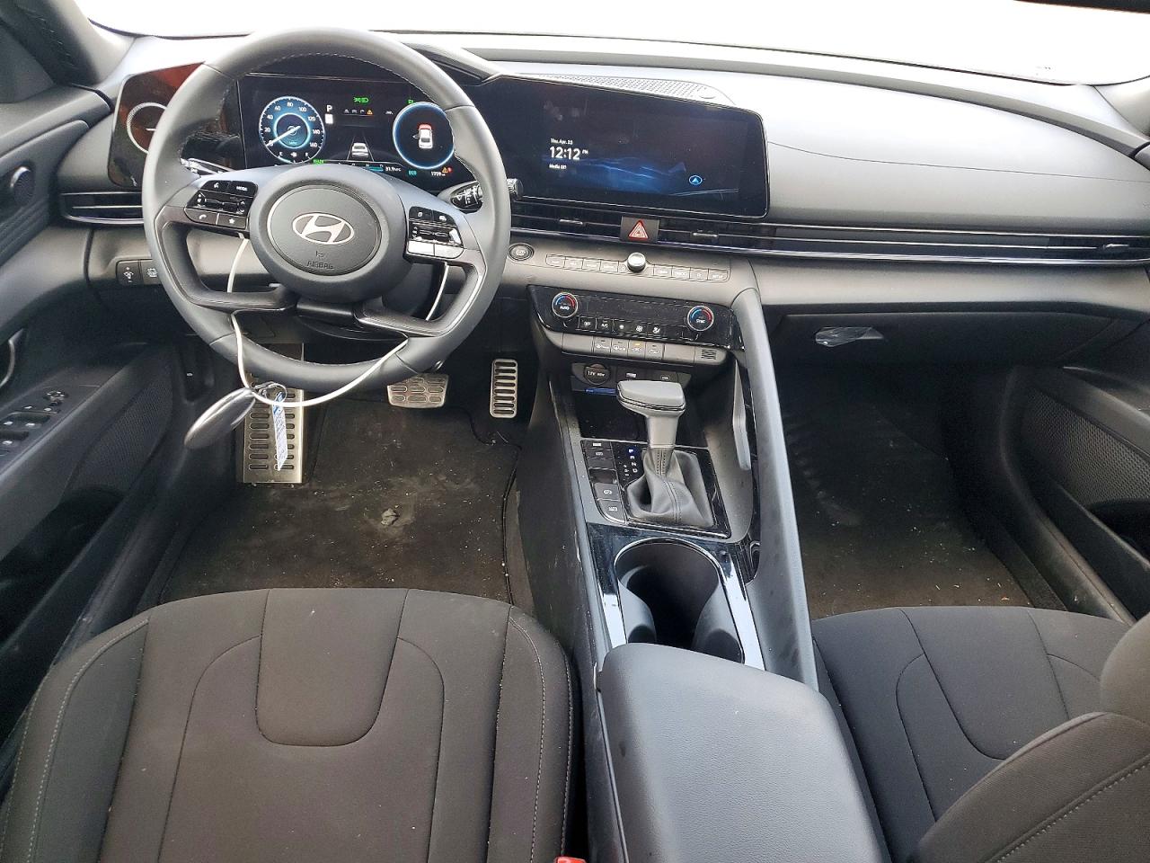 HYUNDAI ELANTRA HYBRID 2025 — 9