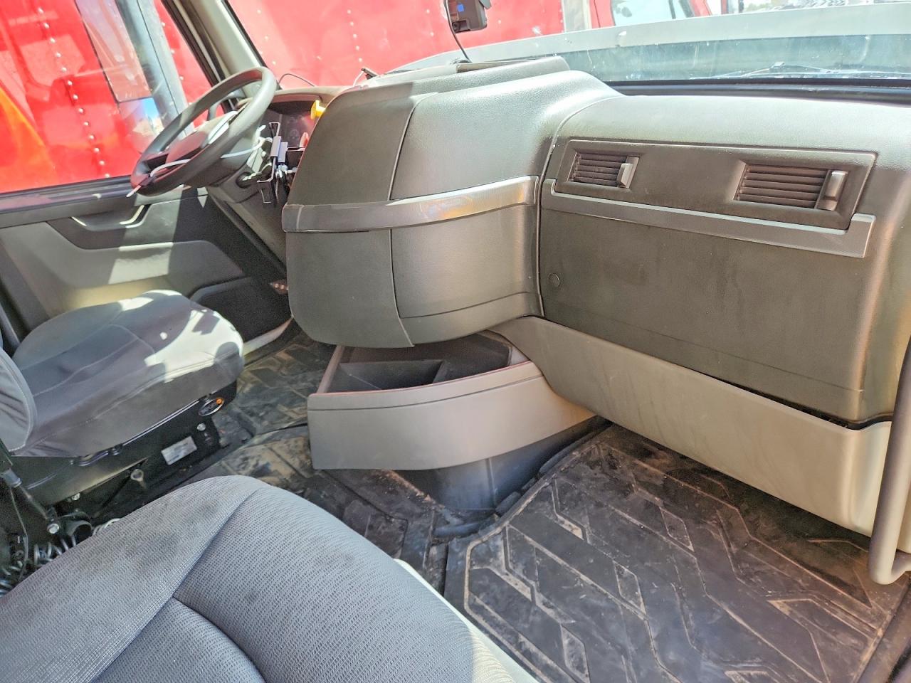 VOLVO VNL 2023 — 6