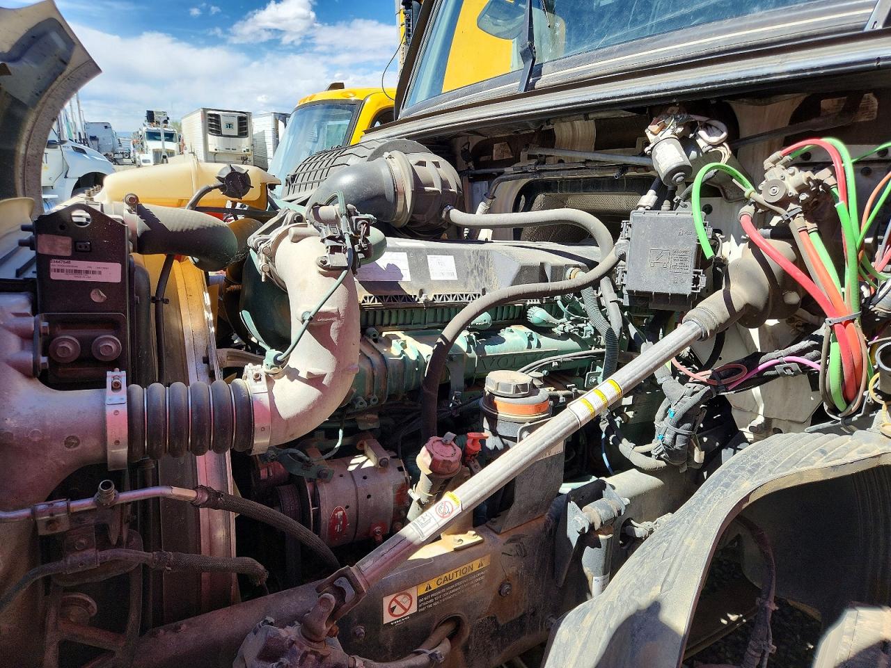 VOLVO VNL 2023 — 8