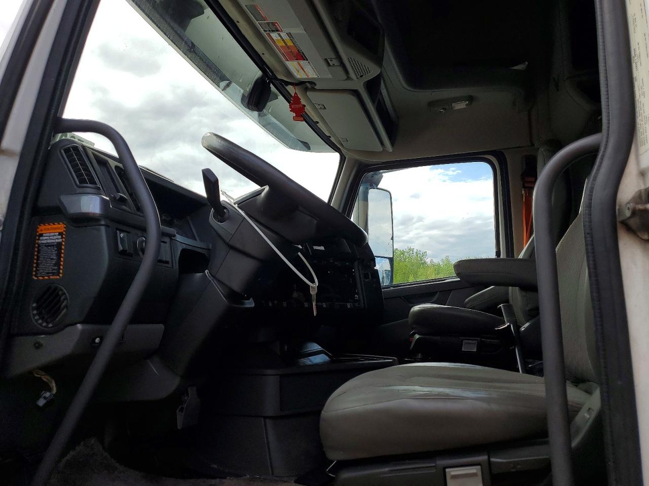 VOLVO VNL 2019 — 6