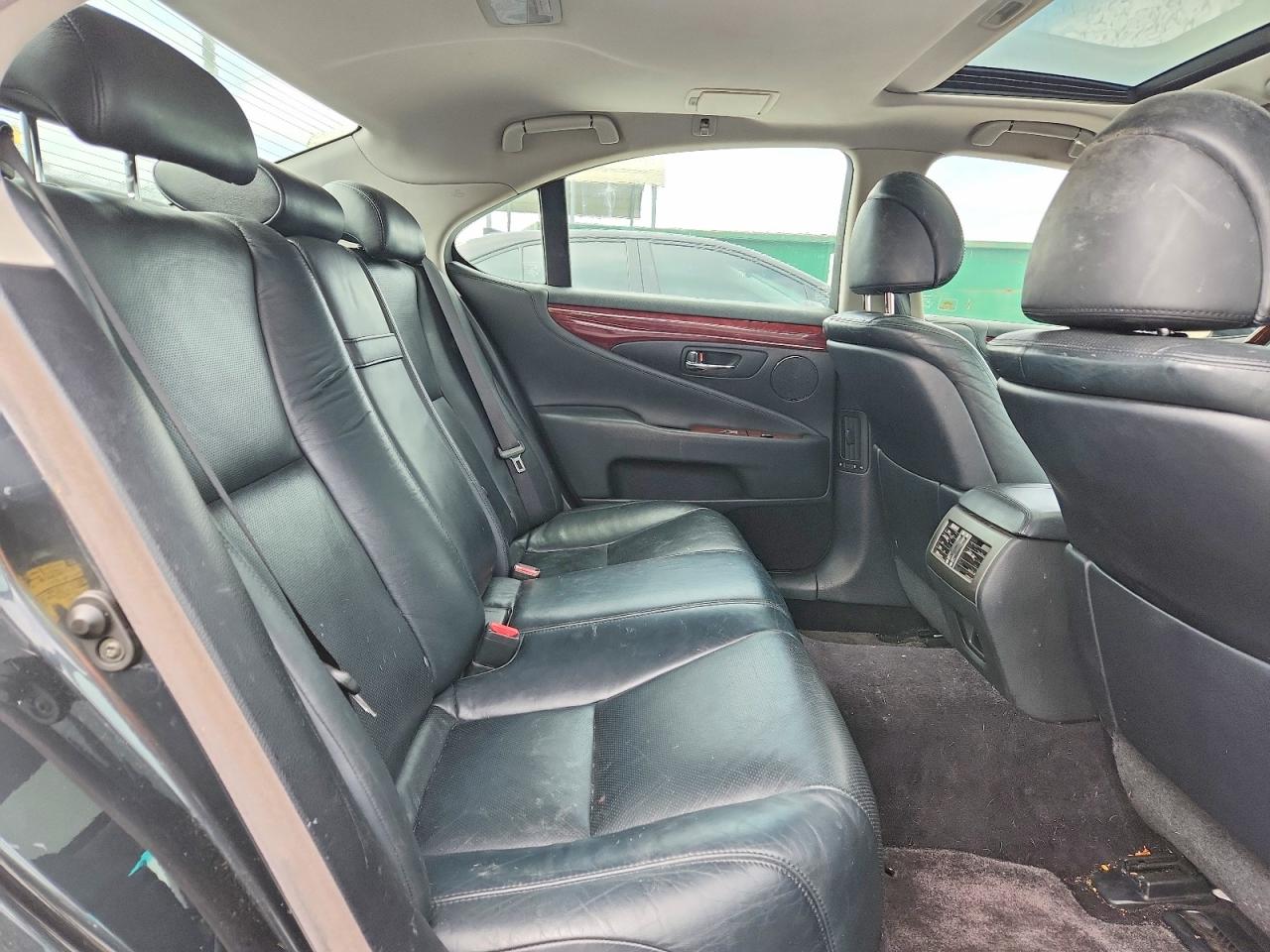 LEXUS LS 2011 — 11