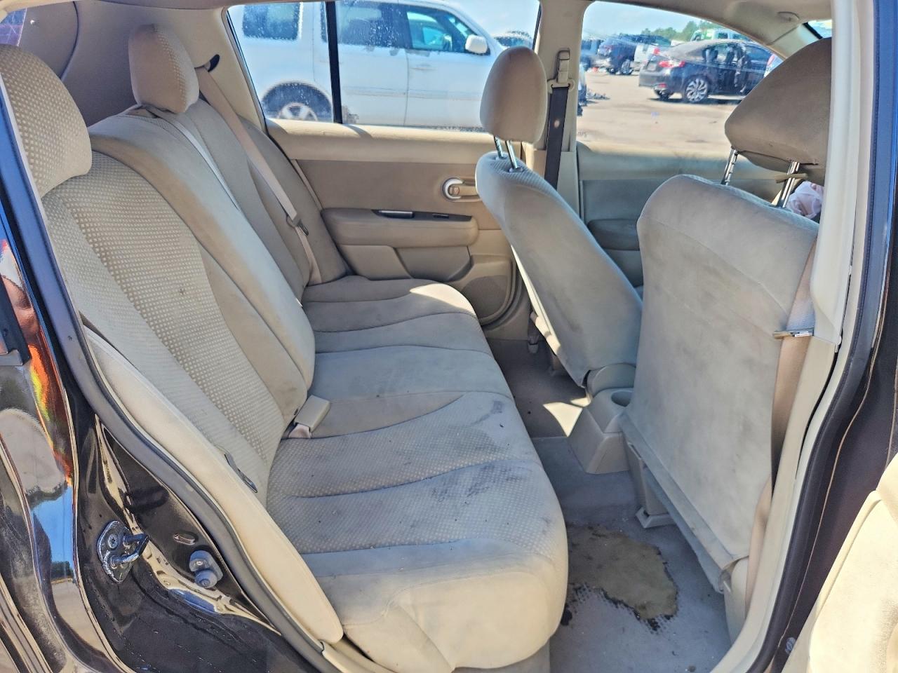 NISSAN VERSA 2011 — 11