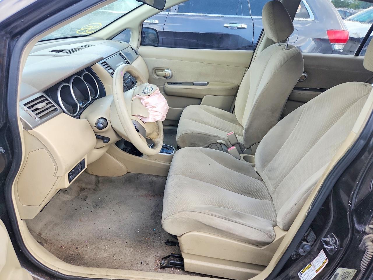 NISSAN VERSA 2011 — 8