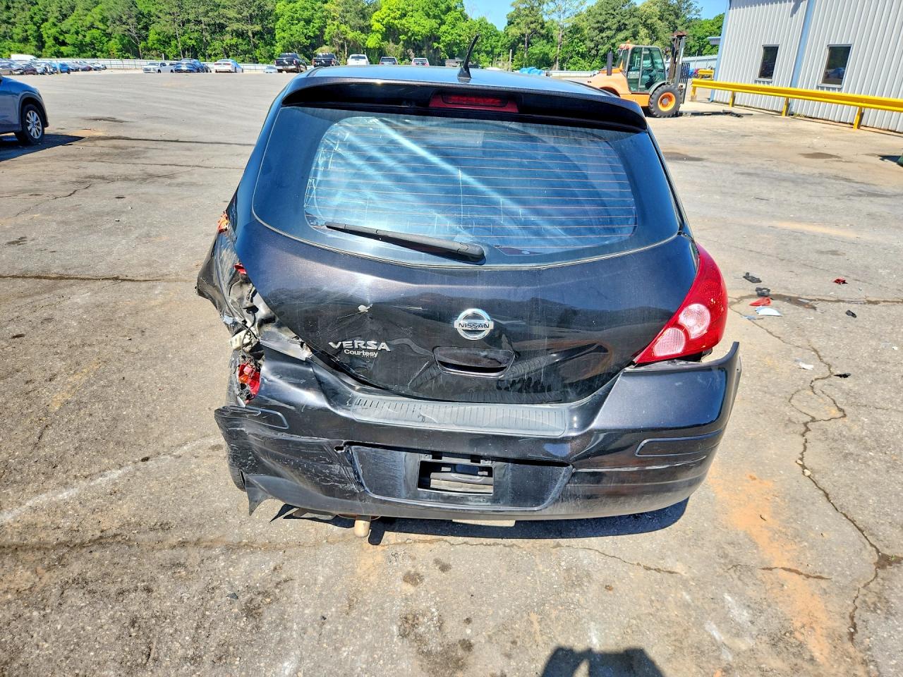 NISSAN VERSA 2011 — 7