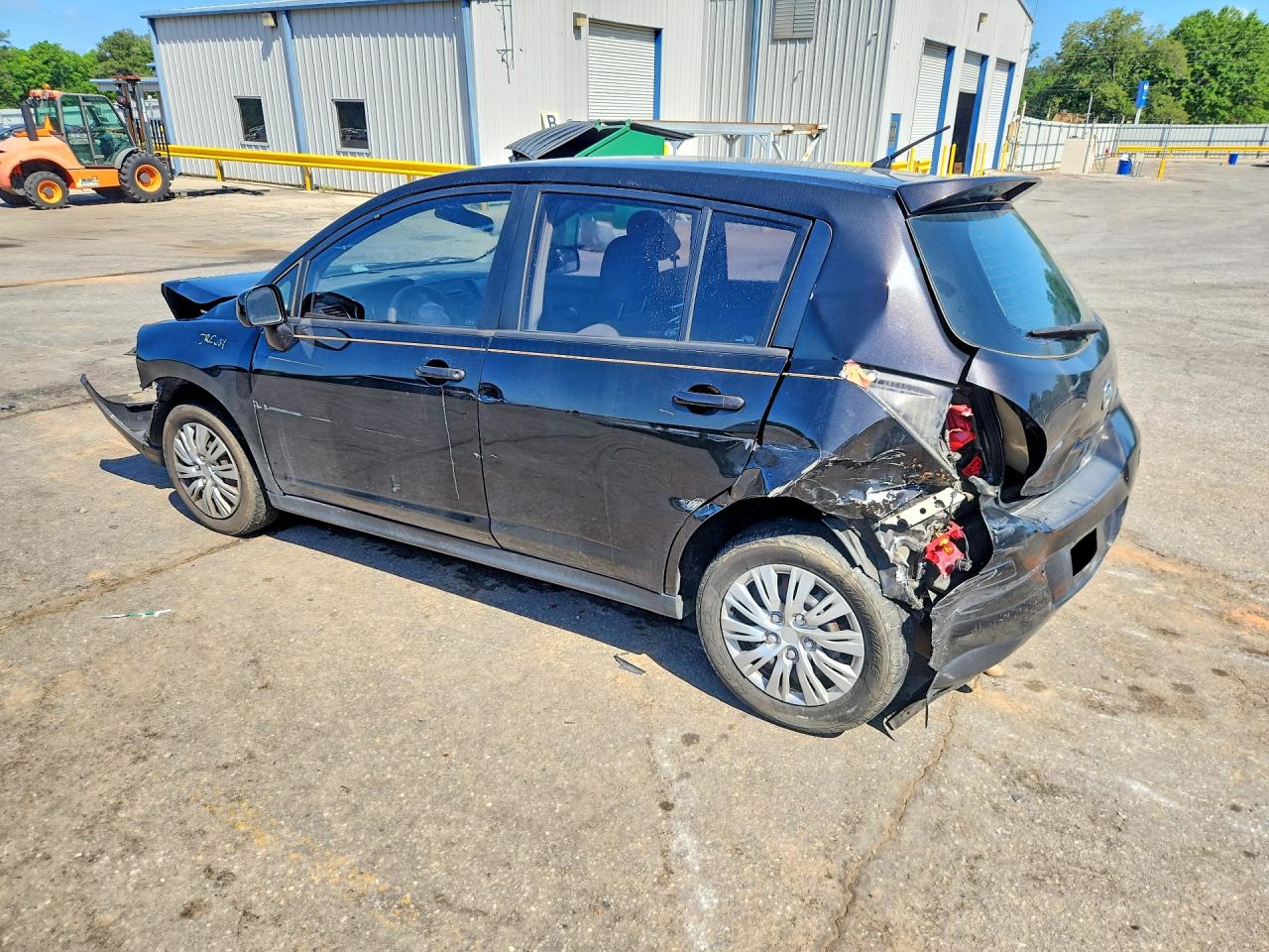 NISSAN VERSA 2011 — 3