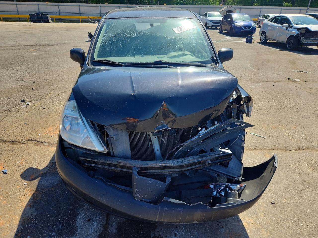 NISSAN VERSA 2011 — 6