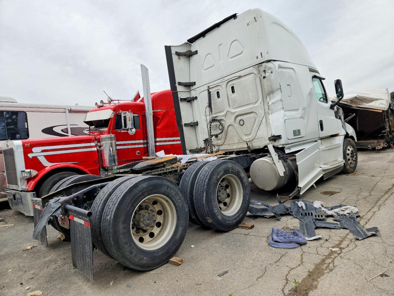 2020 FREIGHTLINER CASCADIA