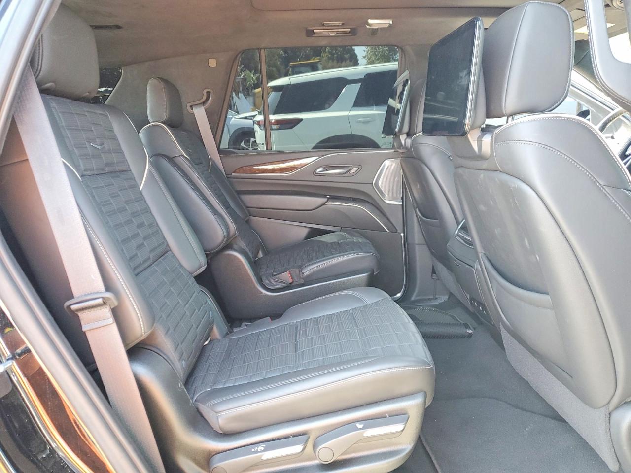 CADILLAC ESCALADE 2021 — 12