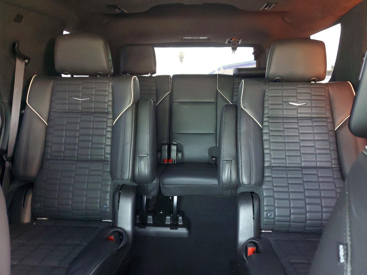 CADILLAC ESCALADE 2021 — 11
